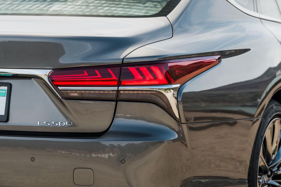 Детали экстерьера Lexus LS500 2017 года  (NA) (фото 54 из 67)